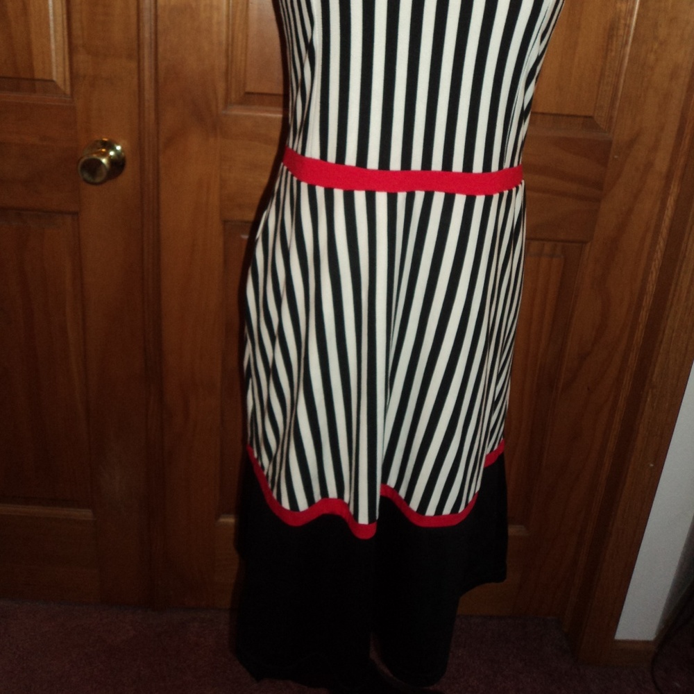 Dress - Picture 2 of 5